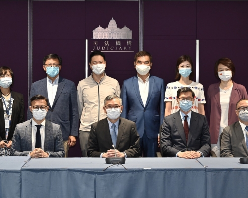 立法會司法及法律事務委員會到西九龍法院大樓訪問。政府新聞處圖片
