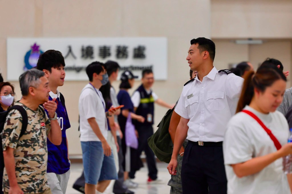 保安局及其他政府部門在皇崗口岸舉行超過5000人參與嘅公共運輸壓力測試。保安局FB 保安局及其他政府部門在皇崗口岸舉行超過5000人參與嘅公共運輸壓力測試。保安局FB