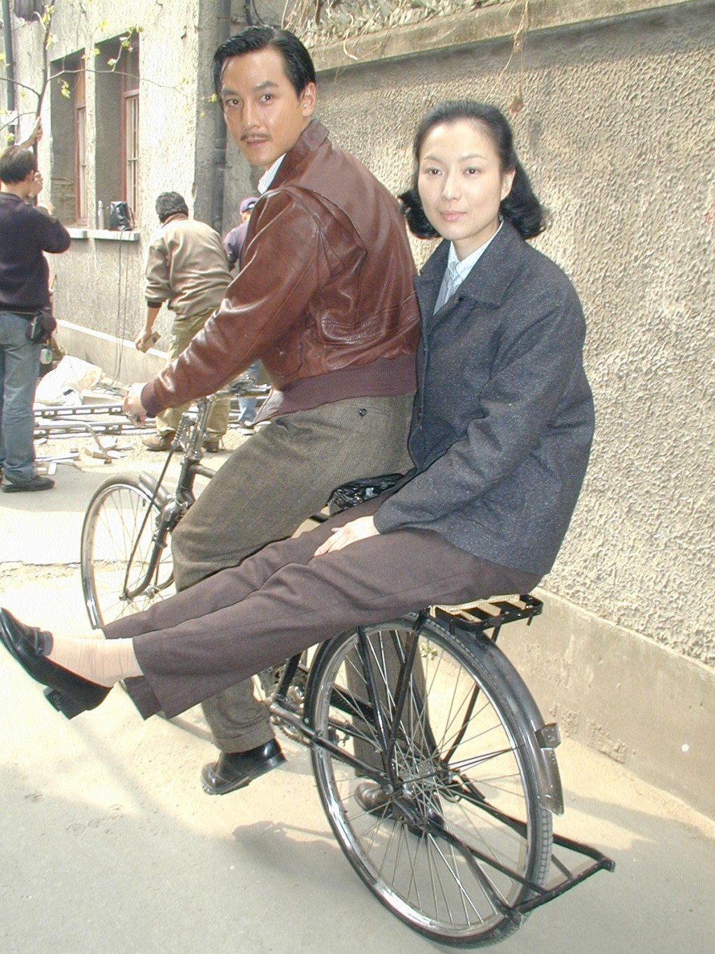 2004年与郑秀文拍《长恨歌》，成熟有须look都冇问题。