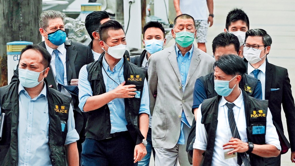 黎智英稱他明知在《香港國安法》生效後與外國人談話會被視為勾結外國勢力，但他仍會冒險「打擦邊球」。