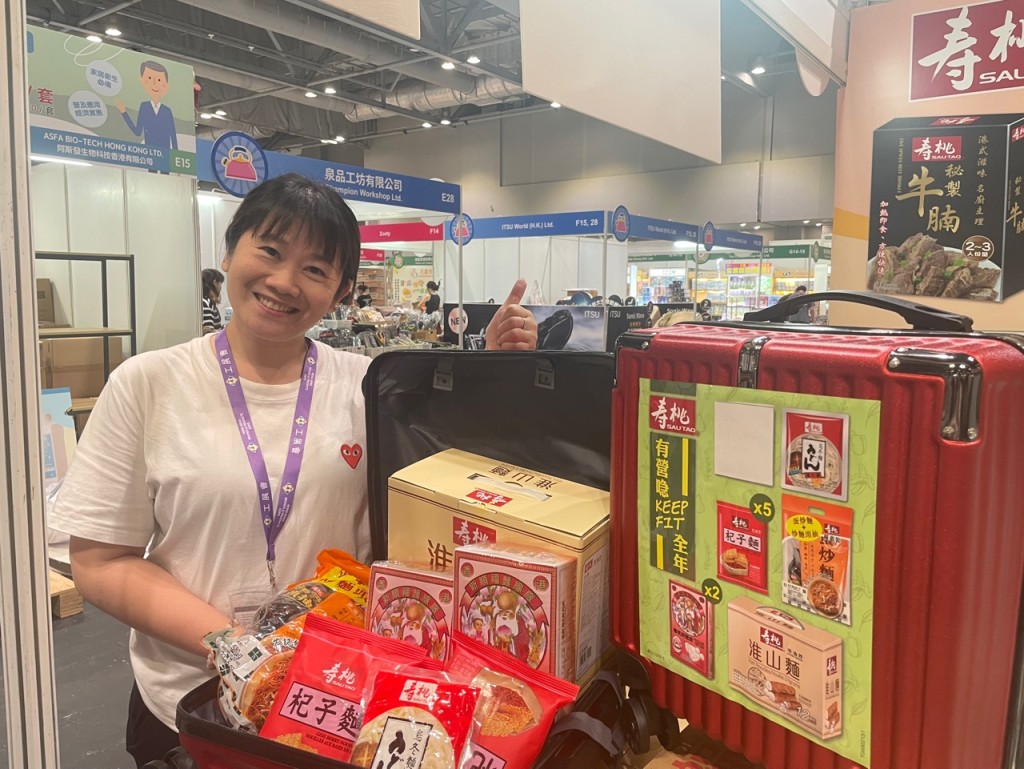 本地參展商劉小姐。 本地參展商劉小姐。