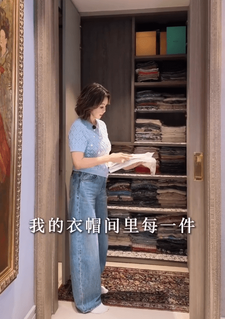 謝玲玲曝光巨型衣帽間。
