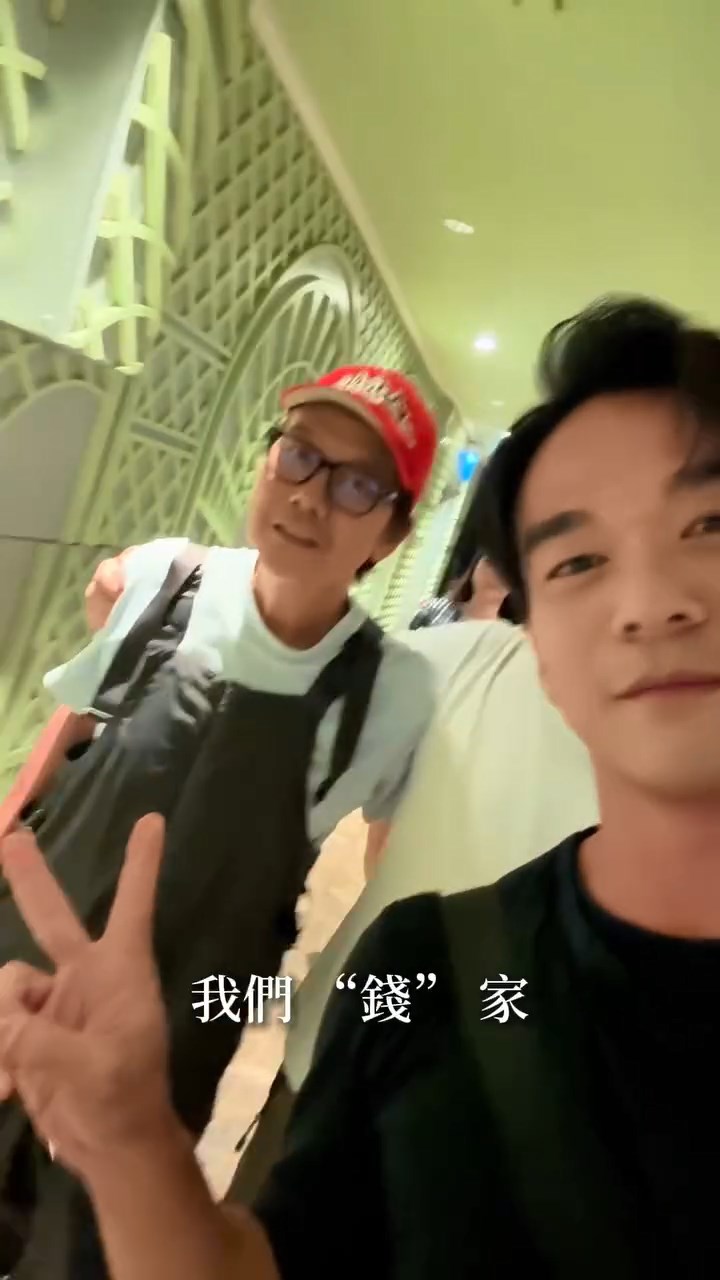 龐景峰與爸爸錢小豪合照。 龐景峰與爸爸錢小豪合照。