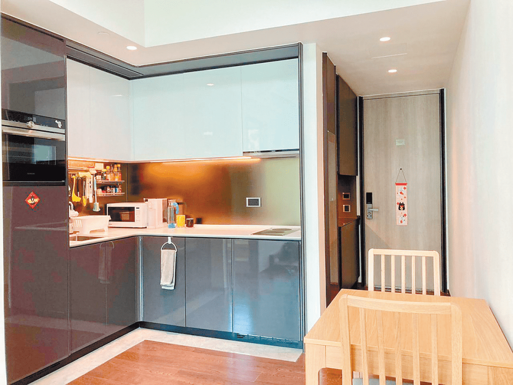 开放式厨房设计，令室内空间更为宽阔。