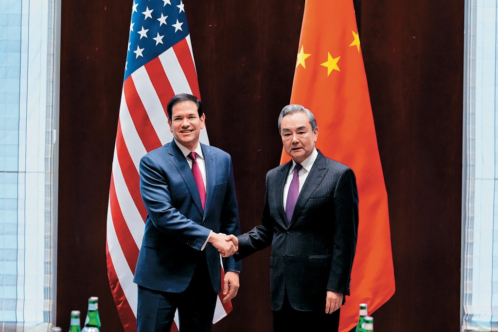 外長王毅昨日在慕尼黑市一家酒店與美卿魯比奧會面。