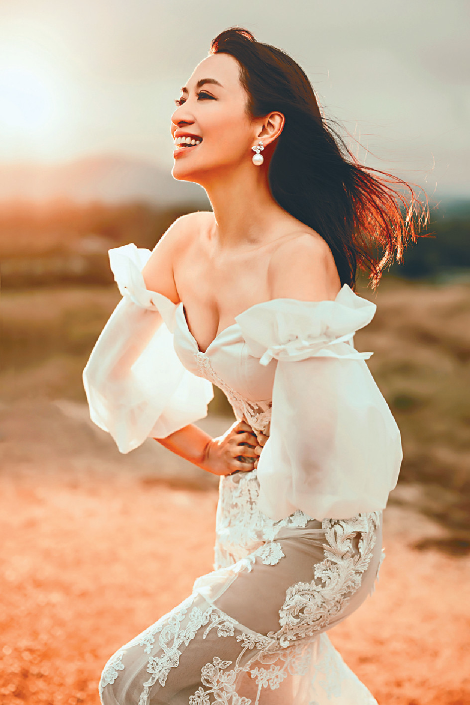 ■陈炜的透视蕾丝婚纱，性感又高贵。