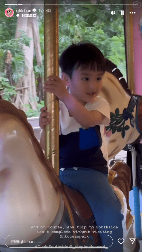 小朋友最愛玩旋轉木馬。
