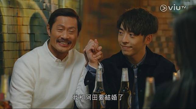 《大叔的愛》中,黃德斌飾演的KK戀上Edan飾演的田田。