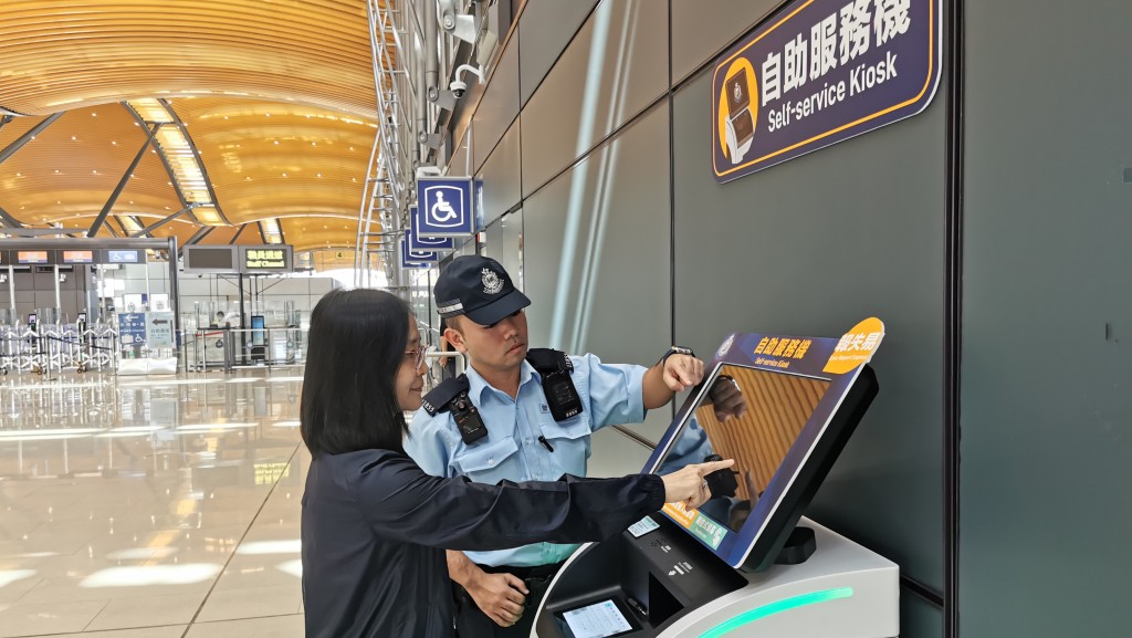 警方於港珠澳大橋香港口岸 增設首個陸路邊境管制站自助服務機 報失財物更便捷