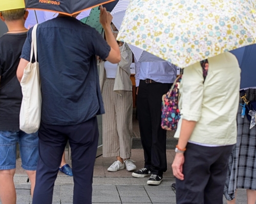 被告吳家豪(穿黑白色波鞋者)。