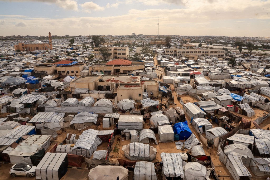 加沙南部汗尤尼斯帳篷城有大批難民入住。路透社