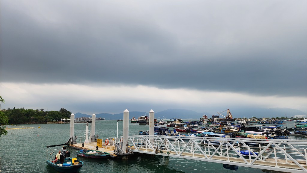 稍後驟雨較多及有幾陣狂風雷暴。黎志偉攝 稍後驟雨較多及有幾陣狂風雷暴。黎志偉攝