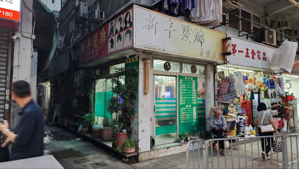 警方今日下午曾到場搜證。黃文威攝 警方今日下午曾到場搜證。黃文威攝