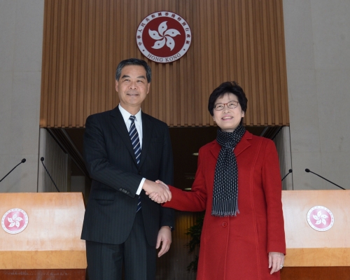 梁振英民望再度下跌,低於林鄭月娥。