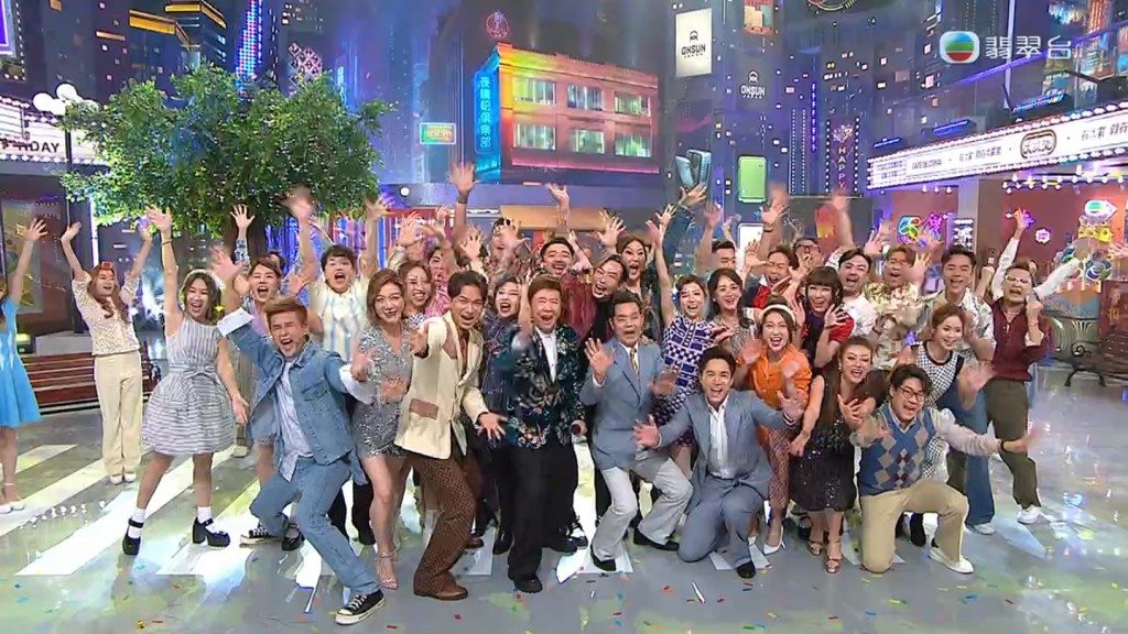 皇牌节目《中年好声音》两季参赛者炒热TVB台庆现场气氛。