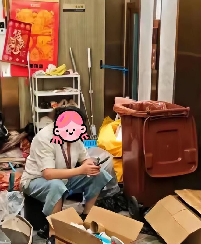 程女士的垃圾多到1500呎豪宅也放不下。新聞坊 程女士的垃圾多到1500呎豪宅也放不下。新聞坊