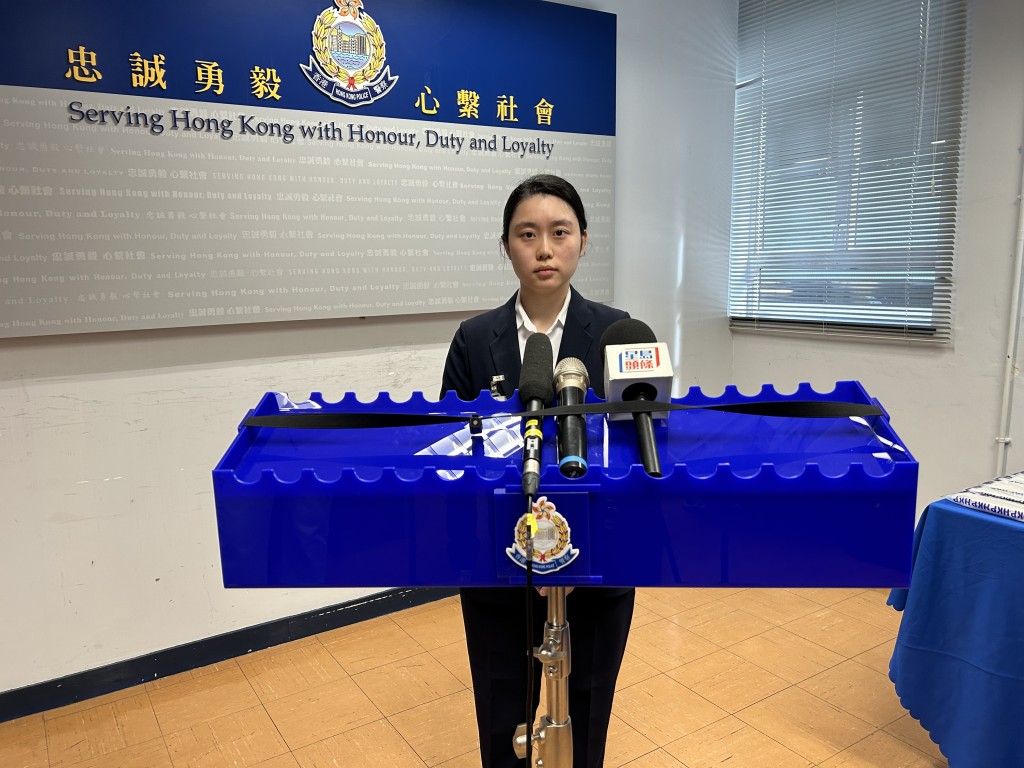 秀茂坪警區特別職務隊督察陳卓瑤交代案情。 秀茂坪警區特別職務隊督察陳卓瑤交代案情。