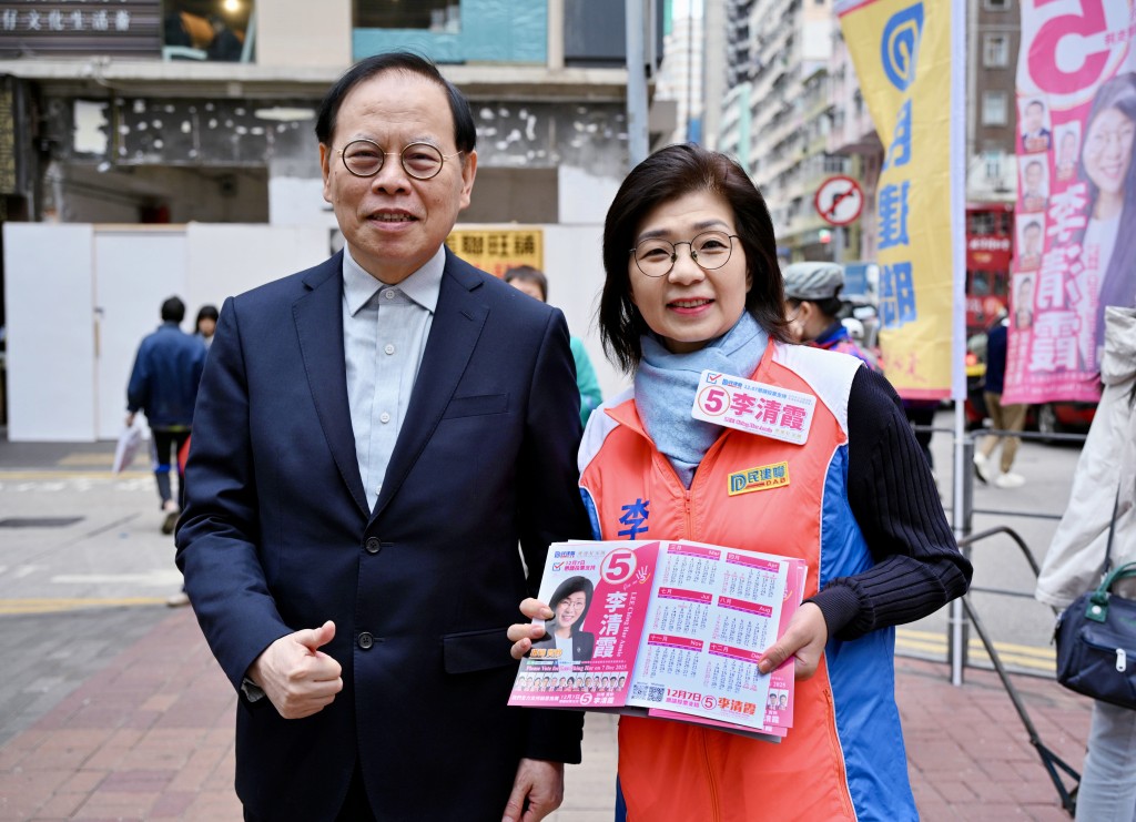 訪問當日，李清霞獲港區全國人大代表蔡毅到場站台支持。