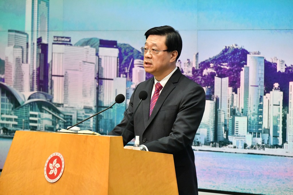 李家超指草案目前仍在人大審議中，稱無論法例是否在香港適用，是否在香港實施，要經過基本法第18條及諮詢基本法委員會再進行本地立法。禇樂琪攝