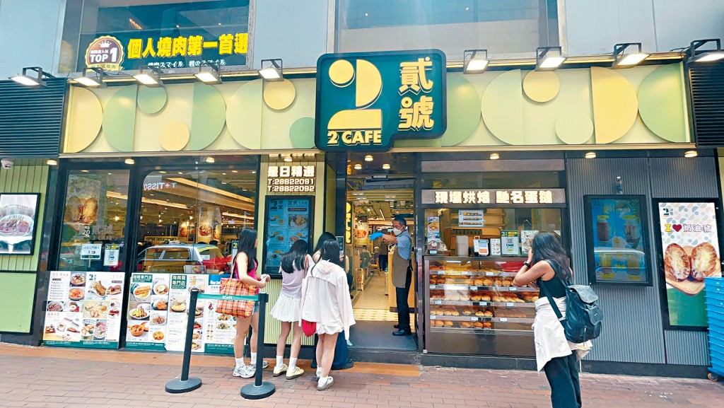 一名男子在旺角砵蘭街一餐廳連環襲擊3人及1名警員被捕。