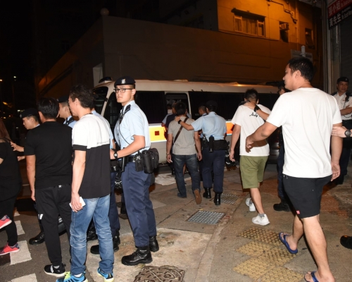 行動共拘捕42名男女。