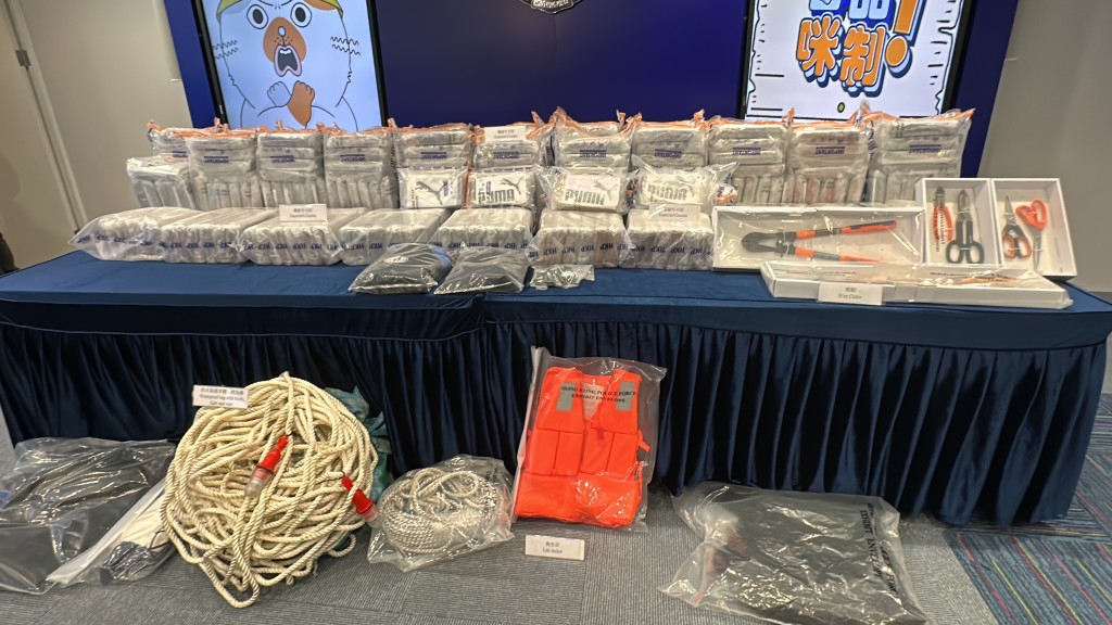 警方及海關日前偵破遠洋船貨櫃販毒案，檢獲318公斤可卡因，市值3.9億元。