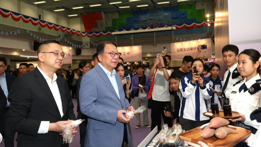 入境事務學院舉行開放日，政務司司長陳國基及入境處處長郭俊峯到場參與。