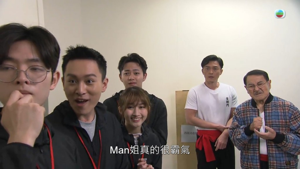 刘丹到电视台遇上“Man姐”报道有人在直播室胁持主播事件。