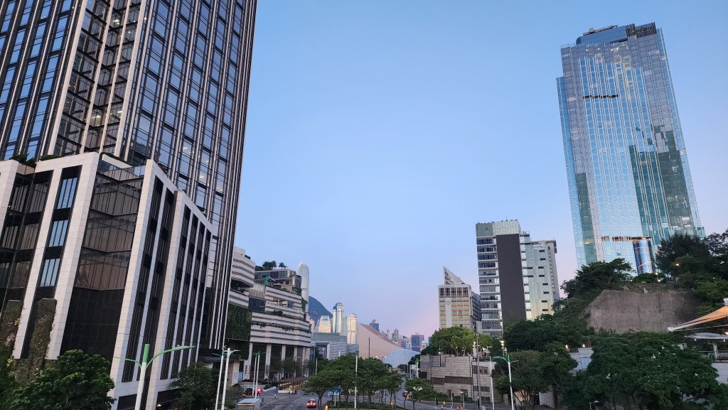 市區最高氣溫約34度。黎志偉攝 市區最高氣溫約34度。黎志偉攝