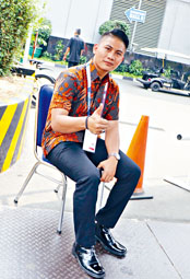 亞運保安員穿上巴迪衫工作。