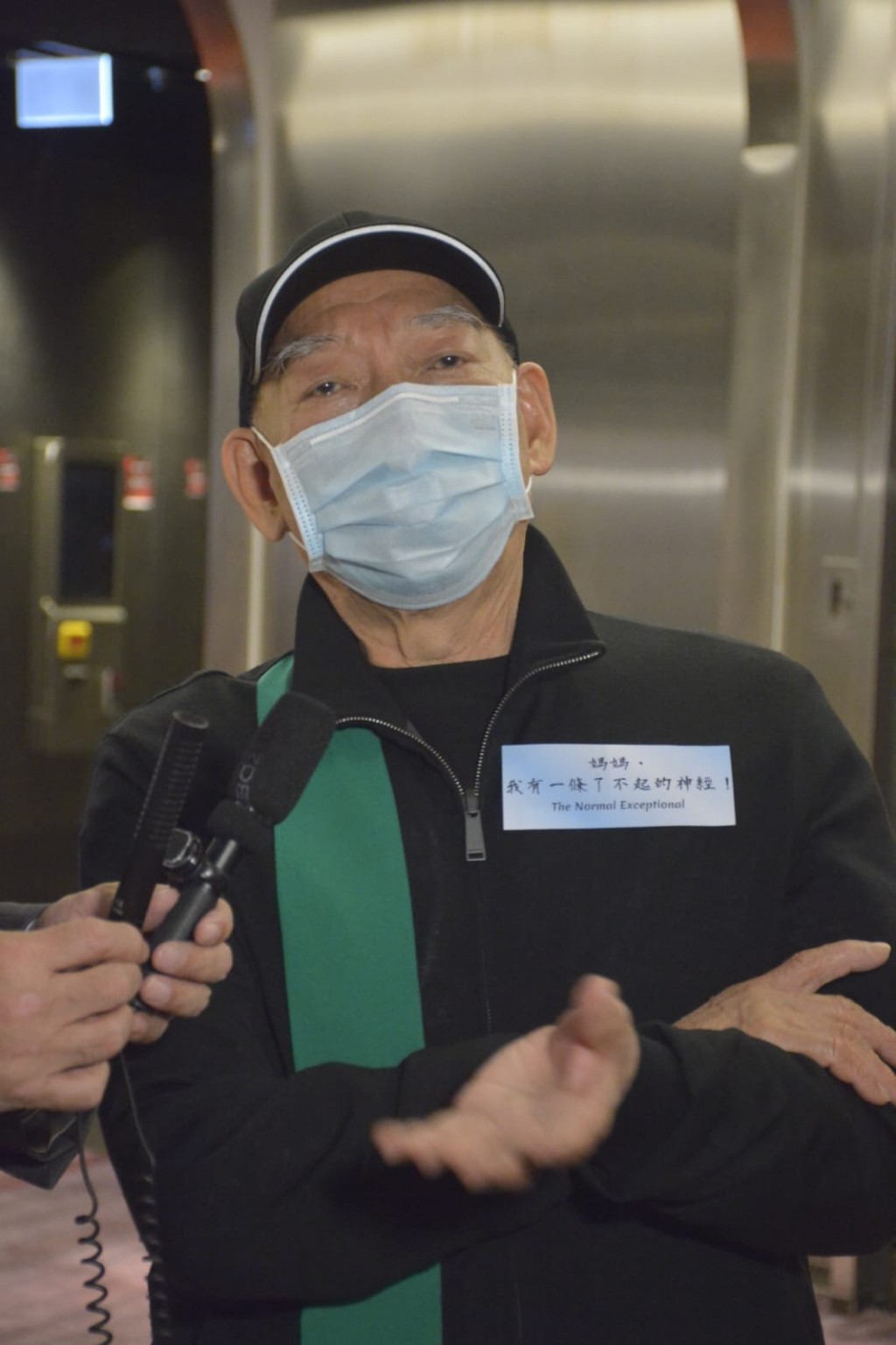 袁和平笑言拍动作片不一定只找动作演员,不懂功夫他都有办法拍得好。