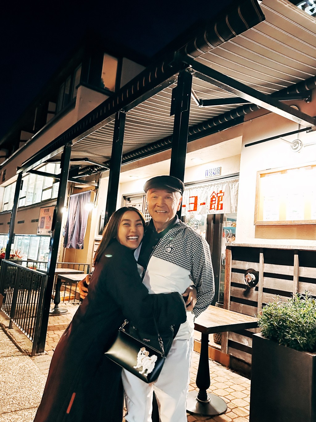姜麗文向來孝順，與父親秦沛感情極為深厚。IG@lesleychianglove
