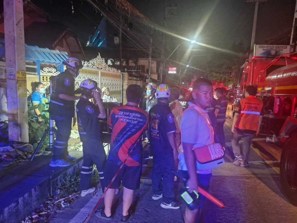  当地媒体形容疏散过程混乱。 fb / Fire & Rescue Thailand