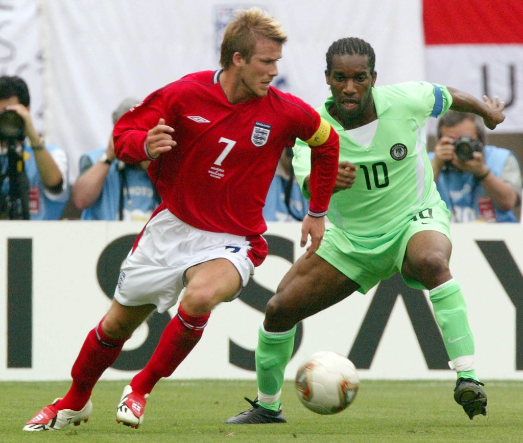 ○二年世界杯，英格兰虽有碧咸、史高斯和奥云坐镇，但狂攻下始终未能取得入球，于分组赛只能与由奥高查领军的尼日利亚打成0:0。Reuters资料图片