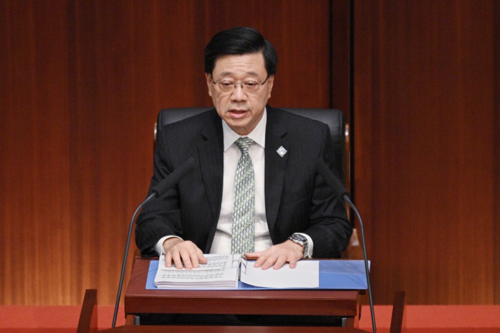 李家超指提升香港國際廉政學院的戰略功能,統籌搭建高層次區域反貪樞紐。 李家超指提升香港國際廉政學院的戰略功能,統籌搭建高層次區域反貪樞紐。