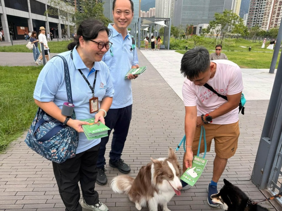 漁護署人員早前於啟德共融通道進行妥善控制狗隻巡查及執法行動。漁護署FB圖片 漁護署人員早前於啟德共融通道進行妥善控制狗隻巡查及執法行動。漁護署FB圖片
