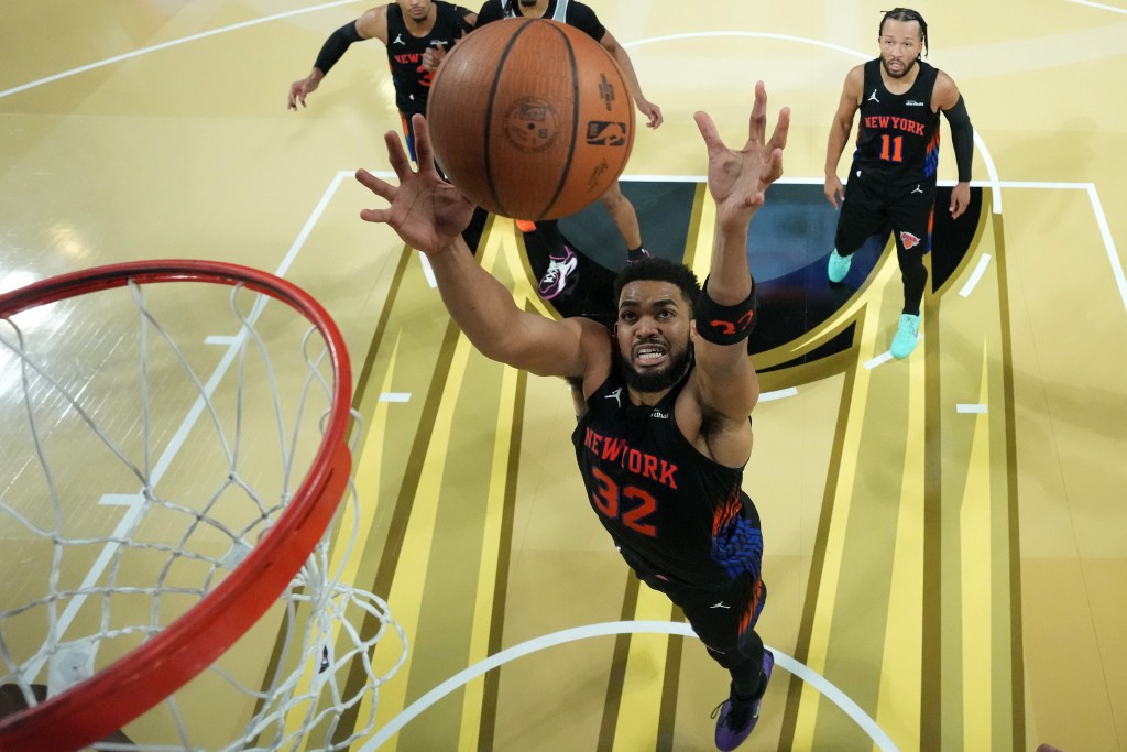 唐斯帶傷上陣交出16分11籃板的「雙雙」。AP