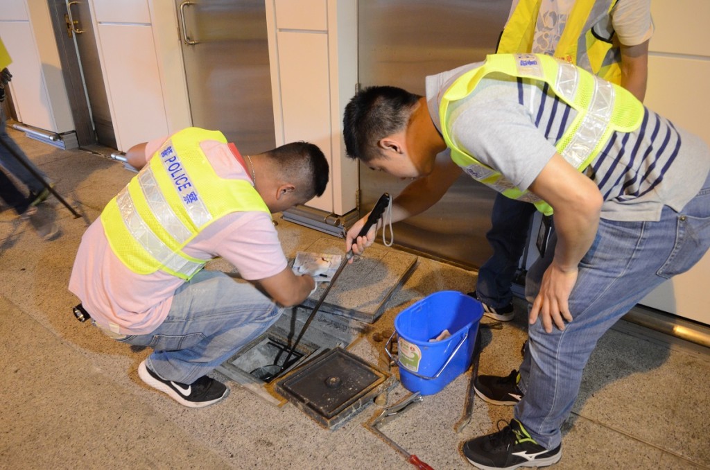 重點搜索隊進行安檢