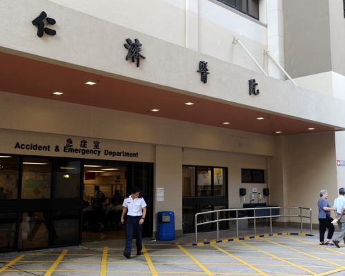 女子到仁濟醫院急症室求醫。 資料圖片
