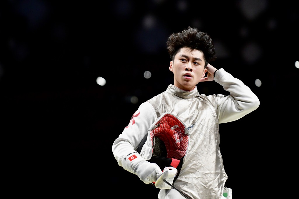 吴诺弘在中五时休学，成为全职港队剑击运动员。