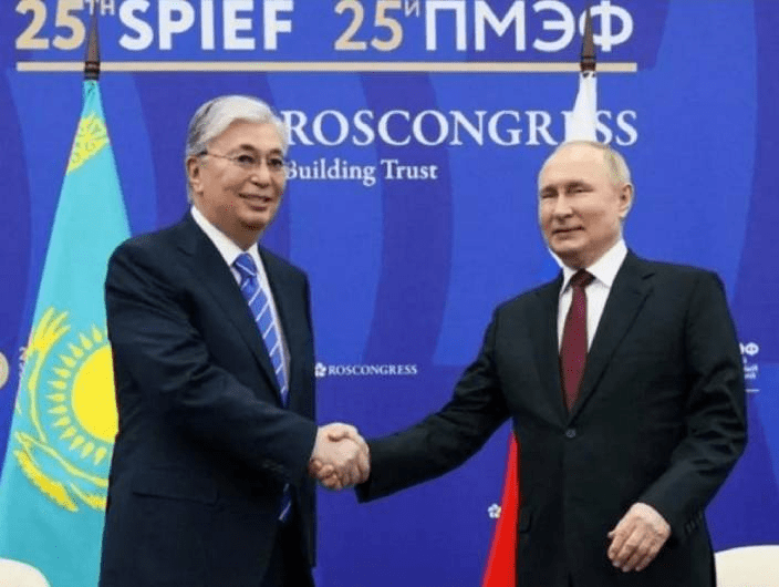 托卡耶夫與普京。