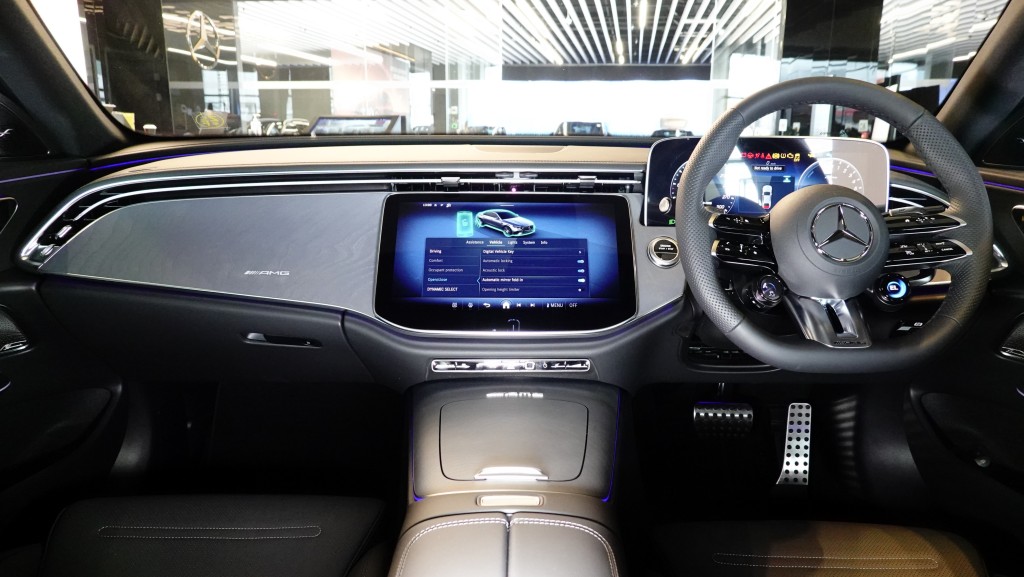 平治Mercedes-AMG E 53 HYBRID 4MATIC+登場：裡外設計呼應，豪華車廂跑味盎然。