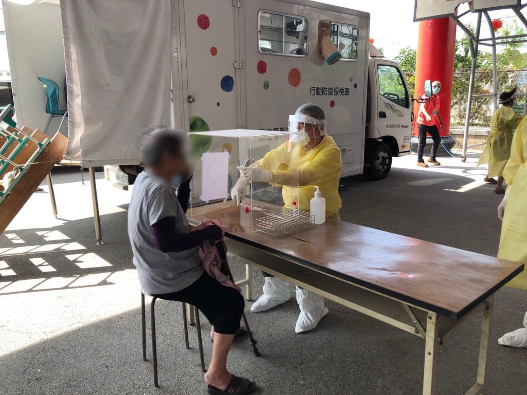 彰化縣最先出現水果銷售商聚餐感染群組，共計112人染疫。網上圖片