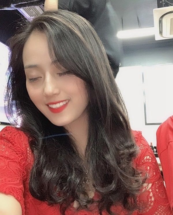 有網民發現，女老師來自越南。網圖