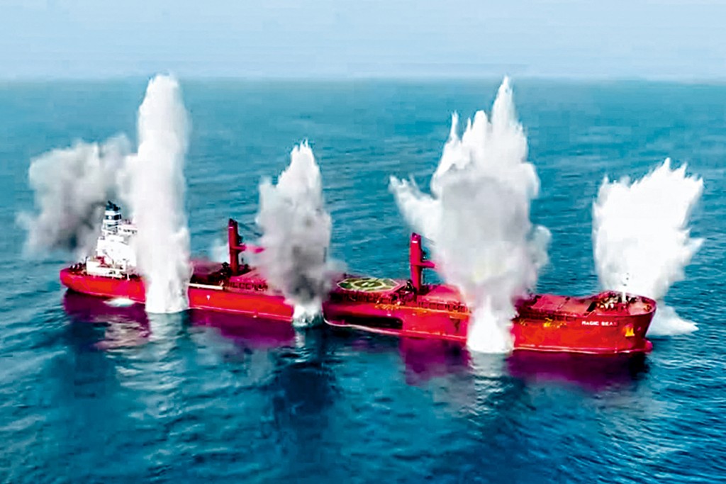 胡塞武裝發放荷里活風格的短片，顯示炸沉「魔法海洋號」貨輪的情景。