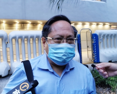 何俊仁離開大埔警署。