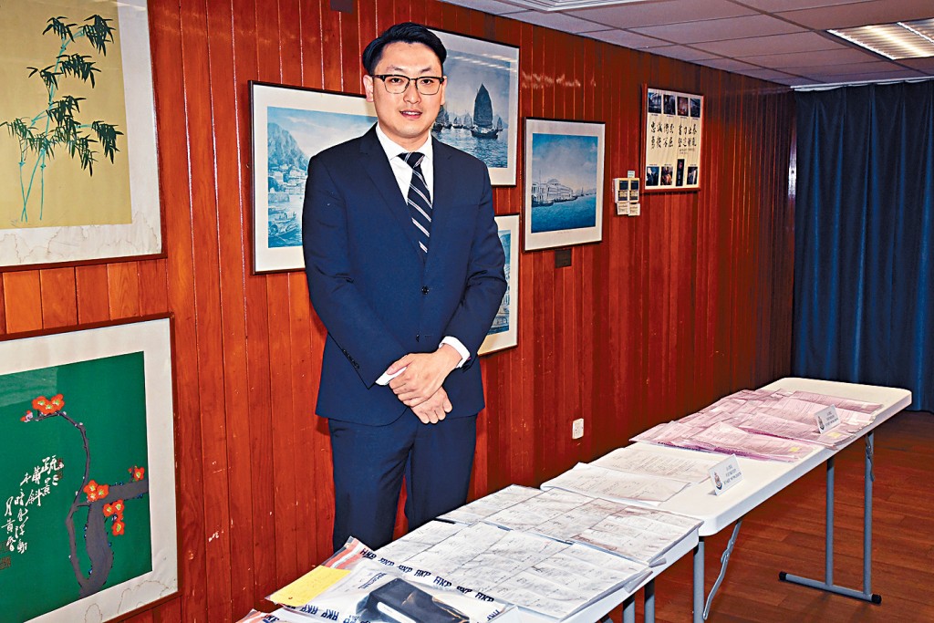 油尖警區刑事調查隊第3隊督察林智洋講述案情及展示證物。