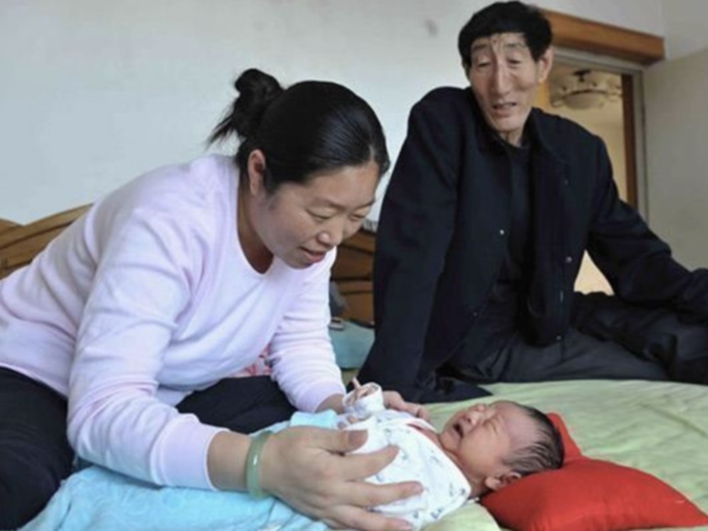 鮑喜順的妻子有意追多一個女兒,湊成「好」字。微博圖片