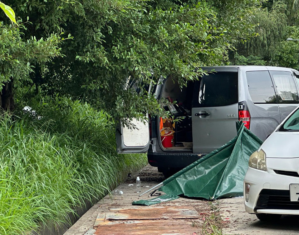 男子在車內燒炭,當場證實不治。 男子在車內燒炭,當場證實不治。