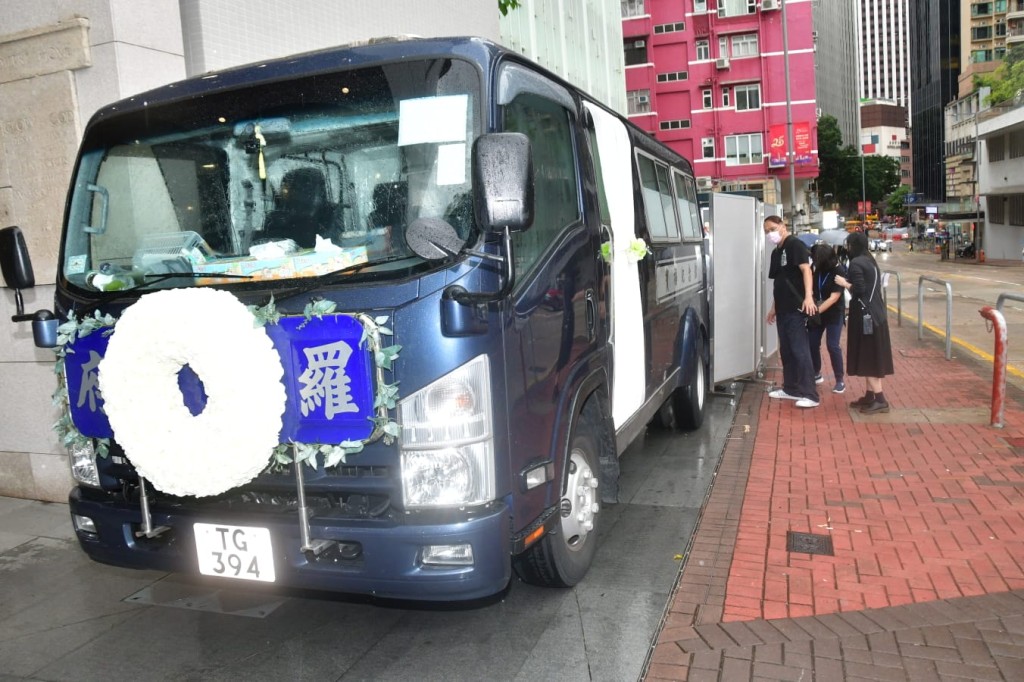 靈柩奉移往鑽石山火葬場火化。